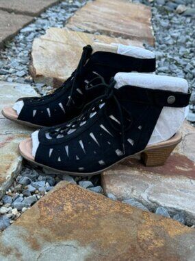 EARTH NUBUCK LEATHER LACE-UP SANDALS KRISTEN BLACK SOFT BUCK